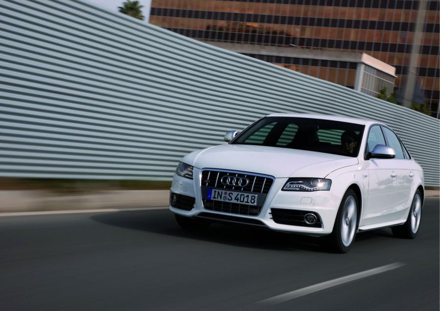  Audi S4 Sedan (B8, 8K) 2009 года  (WW) (фото 14 из 55)